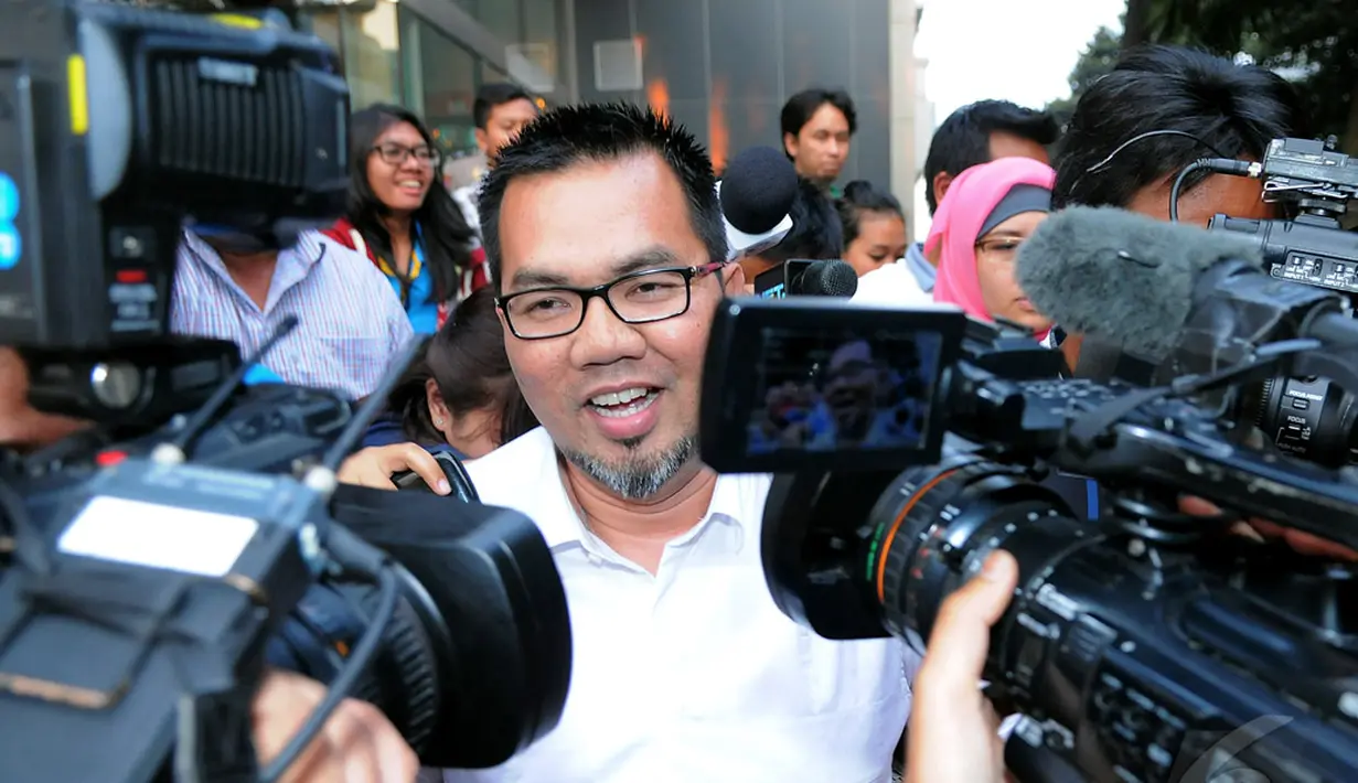 Bupati Empat Lawang Budi Antoni Aljufri usai menjalani pemeriksaan di kantor KPK, Senin (1/9/2014) (Liputan6.com/Faisal R Syam)