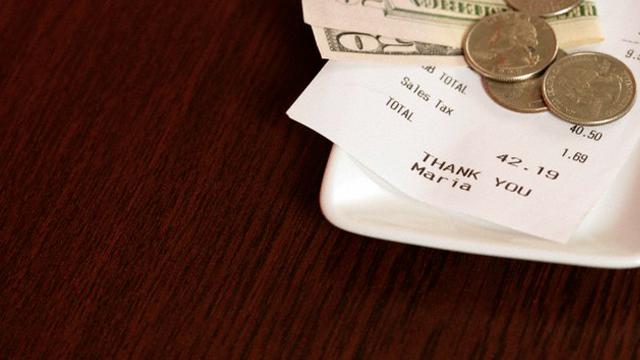 Dapat Uang Tip 13 Juta, Apa yang Dilakukan Gadis Ini?