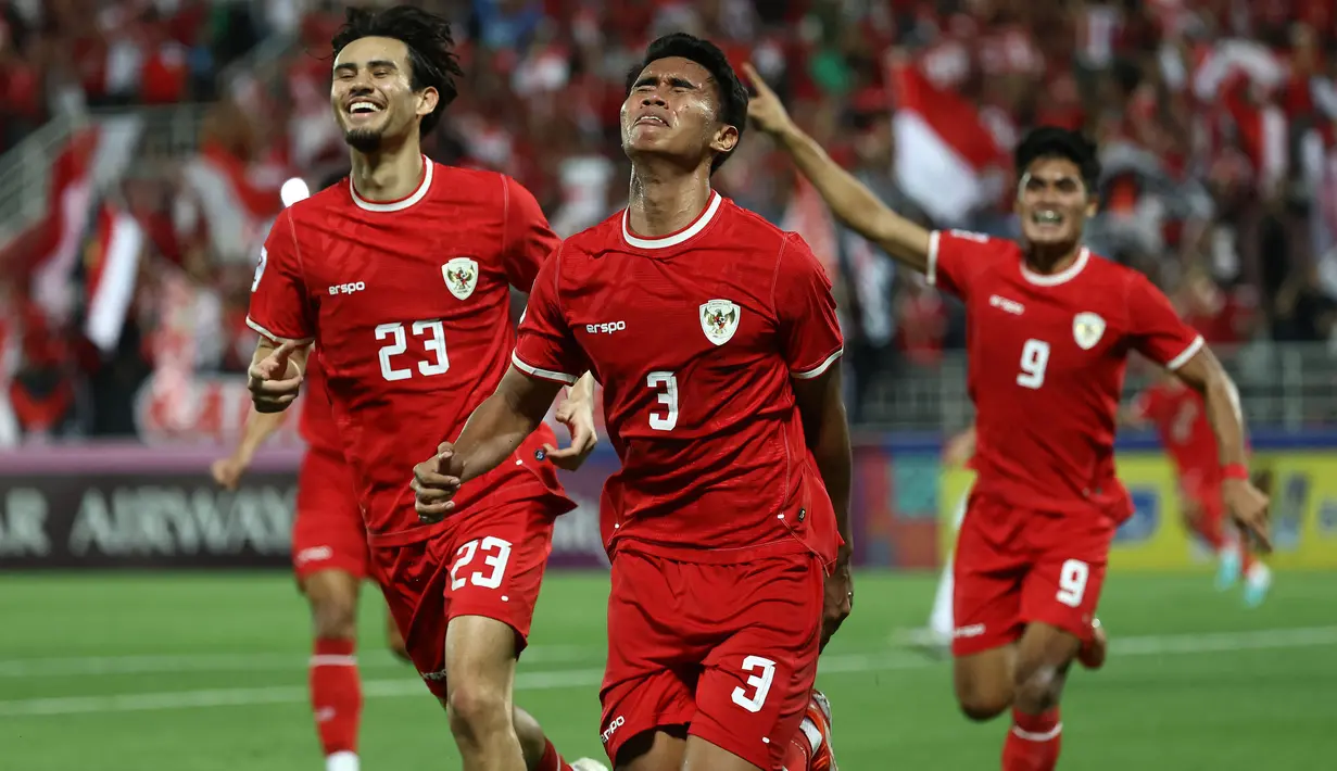 <p>Selebrasi pemain Timnas Indonesia U-23, Muhammad Ferarri (tengah) setelah mencetak gol ke gawang Uzbekistan U-23 yang akhirnya dianulir VAR pada laga semifinal Piala Asia U-23 2024 di Abdullah bin Khalifa Stadium, Doha, Qatar, Senin (29/4/2024). (AFP/Karim Jaafar)</p>