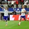 Penyerang Amerika Serikat #10 Christian Pulisic merayakan gol pertama timnya yang dicetak ke gawang Bolivia pada aga pembuka Grup C Copa America 2024 di Stadion AT&T, Arlington, Senin pagi (24/6/2024). (Aric Becker / AFP)