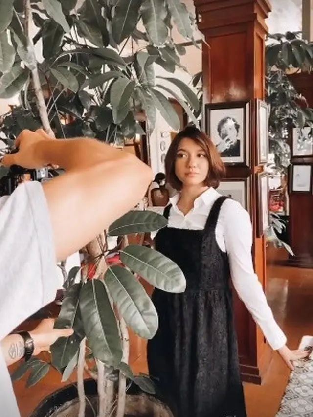 6 Potret Terbaru Cassandra Lee dengan Rambut Pendek