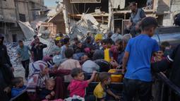 Serangan Israel sejak Oktober 2023 berulang kali merusak atau menghancurkan fasilitas air, sumur, pipa, unit desalinasi, dan sistem pembuangan limbah. (AP Photo/Jehad Alshrafi)