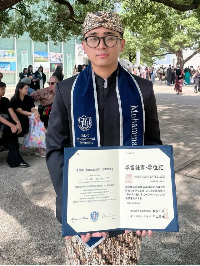 Putra  Mulan Jameela wisuda di Jepang. [@mulanjameela1]