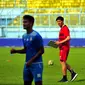 Milan Petrovic memantau latihan Arema FC (Liputan6.com/Rana Adwa)