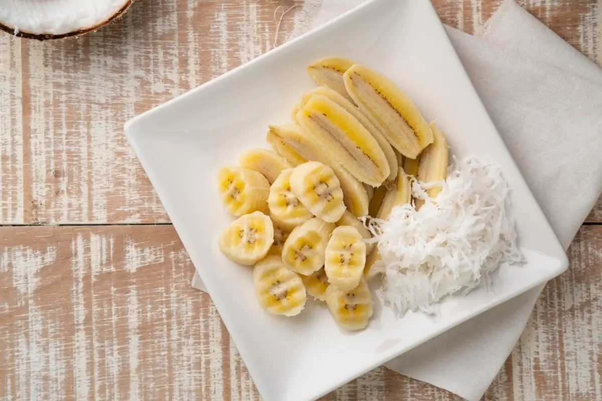 pisang kukus rebus kelapa parut