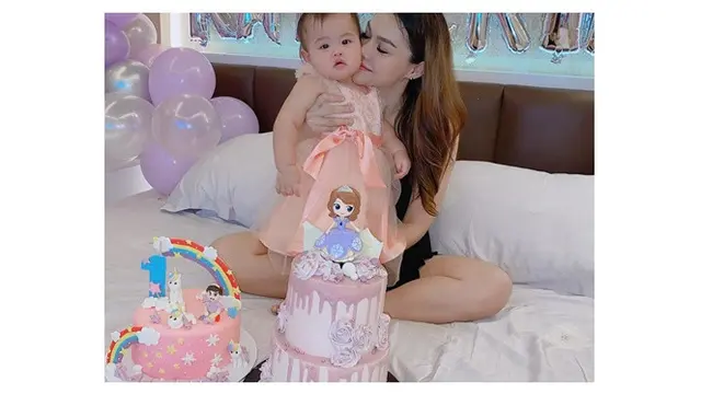7 Potret Ultah Pertama Anak DJ Katty Butterfly, Tanpa Kehadiran Ayah