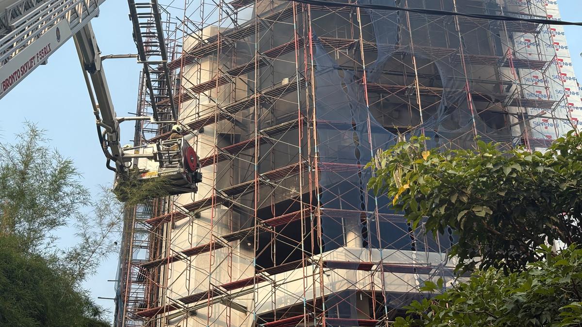10 Orang Sempat Terjebak di Kebakaran Gedung Cikini