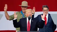 Presiden AS, Donald Trump menyampaikan pidato dalam Jambore Nasional 2017 di Summit Bechtel National Scout Reserve, Virginia Barat, AS, (24/7). Ribuan anggota Pramuka dari seluruh AS mengikuti Jambore Nasional ke-19. (AP Photo/Carolyn Kaster)