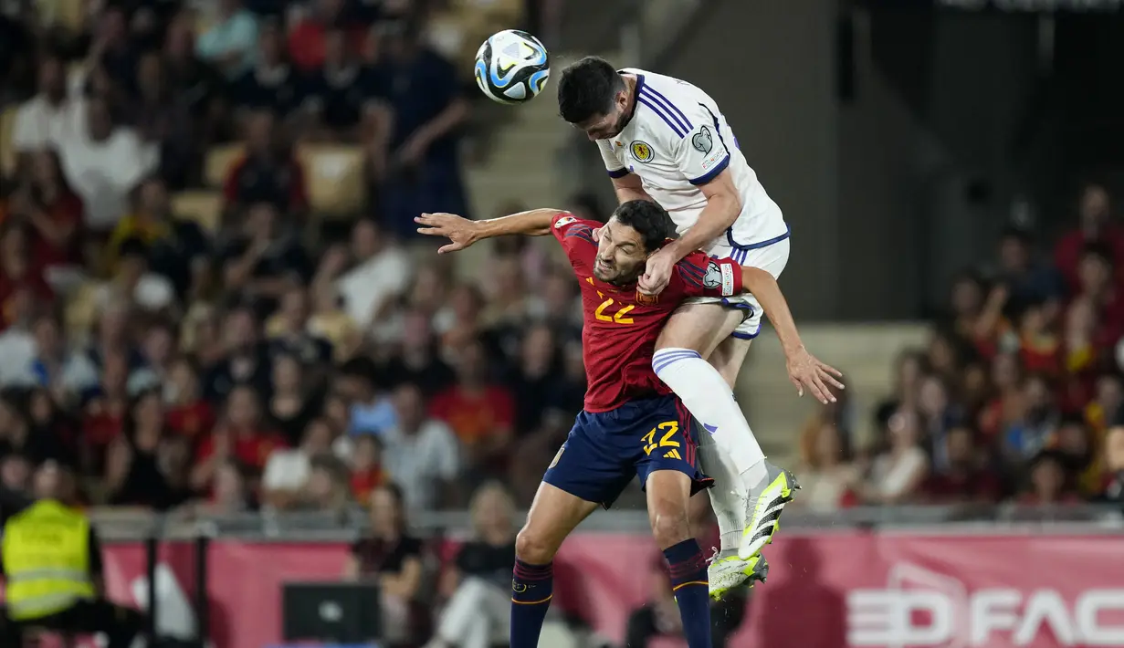 Duel Spanyol vs Skotlandia tuntas dengan skor 2-0. (AP Photo/Jose Breton)