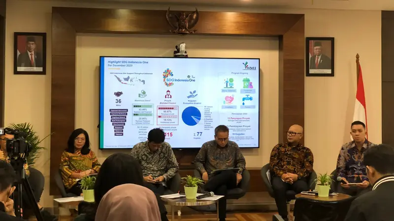 Direktur Operasional dan Keuangan PT SMI, Darwin Trisna Djajawinata, dalam acara Media Briefing, di kantor SMI, di Sahid Sudirman Center, Rabu (27/3/2024). (Tira/Liputan6.com)