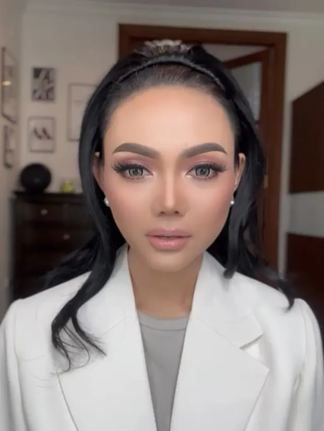 Rina Nose makeup ala Krisdayanti (Instagram/rinanose16)