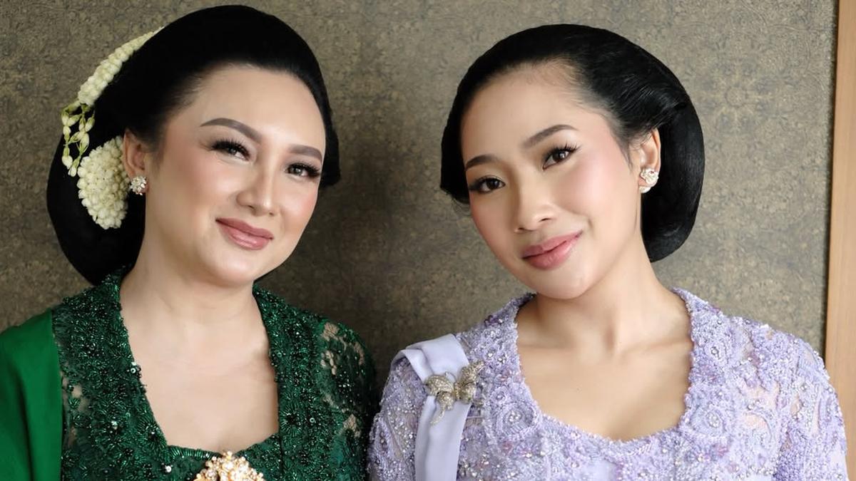 Pesona Manglingi Tata Cahyani dan Gayanti Hutami, dalam Riasan Jawa yang Ayu