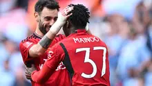 Kobbie Mainoo dan Bruno Fernandes - Manchester City Vs Manchester United di final Piala FA 2023/2024 (AFP/Justin Tallis)