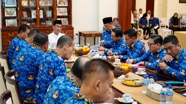 Mentan Amran Gelar Rapat Darurat Pukul 06.00 untuk Percepatan Bantuan Pangan di Aceh, Sumut, dan Sumbar