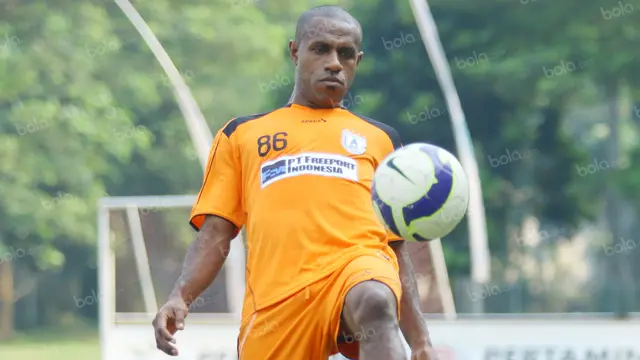 Boaz Solosa, Persipura Jayapura