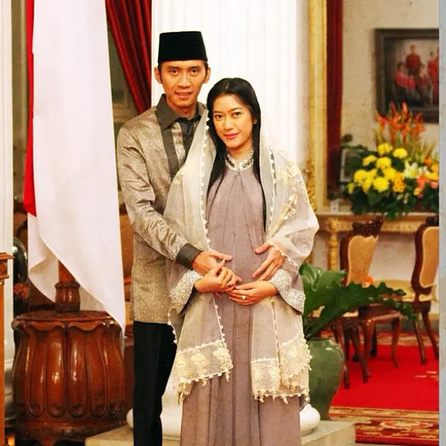 6 Potret Lawas Aliya Rajasa dan Ibas Yudhoyono di Awal Pernikahan, Romantis