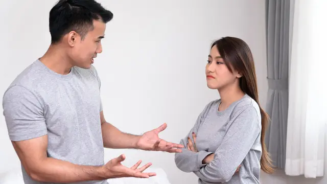 perempuan dan pasangan bertengkar lagi