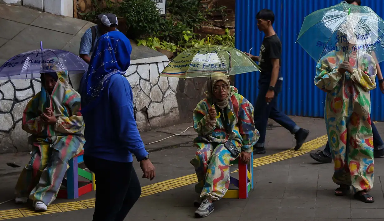 Beberapa upaya yang dilakukan diantaranya dengan menambah jumlah personil keamanan pada tiap moda transportasi dan menyediakan tempat khusus bagi perempuan. (Liputan6.com/Angga Yuniar)