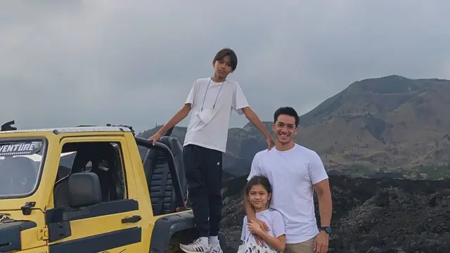 6 Transformasi Kebersamaan Andrew White dan Dua Anaknya, Sosok Ayah Idaman