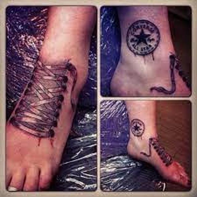 6 Tato Bentuk Sepatu di Kaki Ini Nyeleneh, Enggak Habis Pikir