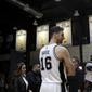 Paul Gasol kini menjadi harapan baru San Antonio Spurs. (AP Photo/Eric Gay)