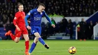 Striker Leicester City, Jamie Vardy saat jebol gawang Liverpool (Foto: Premier League)