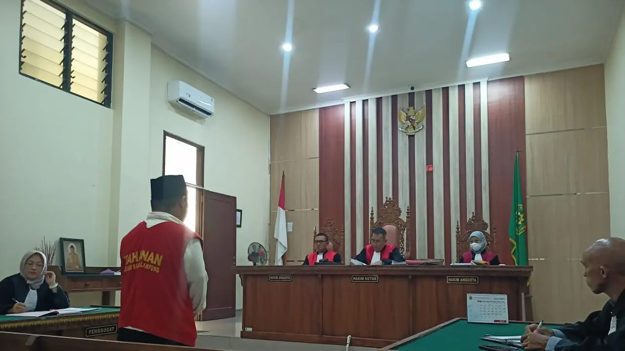 Terdakwa Muhammad Belly Saputra saat menjalani sidang vonis di PN Tanjung Karang, Bandar Lampung. Foto : (Liputan6.com/Ardi).