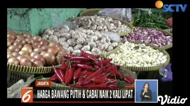 Harga bawang putih di Pasar Kramat Jati meroket empat kali lipat jadi Rp 60 ribu. Sementara cabai merah keriting naik dua kali lipat.
