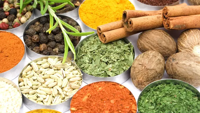 6 Tumbuhan Bumbu dan Rempah yang Bisa Ditanam di Dapur Rumahmu