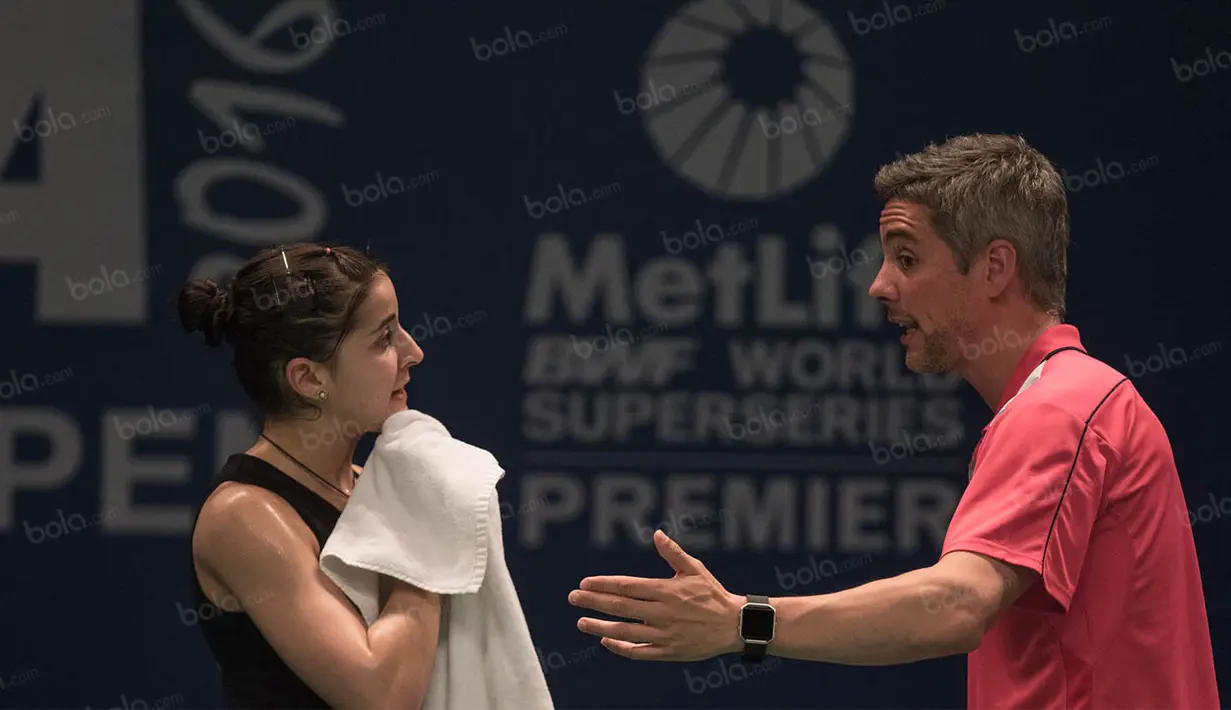 Namun pada set kedua Carolina Marin tanpa kesulitan mematikan permainan Akane Yamaguchi, hasilnya wanita 23 tahun itu menang mudah 21-14. (Bola.com/Vitalis Yogi Trisna)