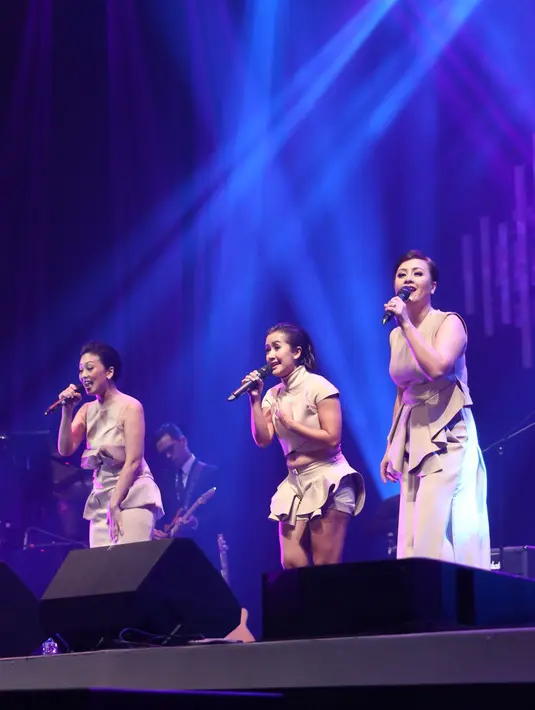 Saat membawakan lagu milik Ari Lasso, berjudul 'Rahasia Perempuan' tepuk tangan dari penonton makin meramaikan suasana. (Andy Masela/Bintang.com)
