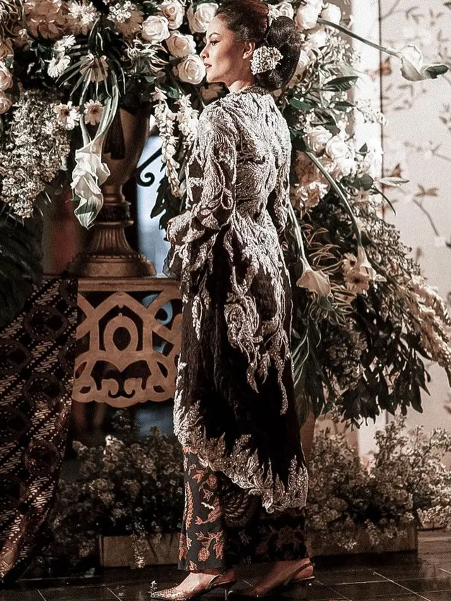 Clara Bernadeth tampil menawan saat prosesi siraman (Foto: Instagram/@clarabernadeth)
