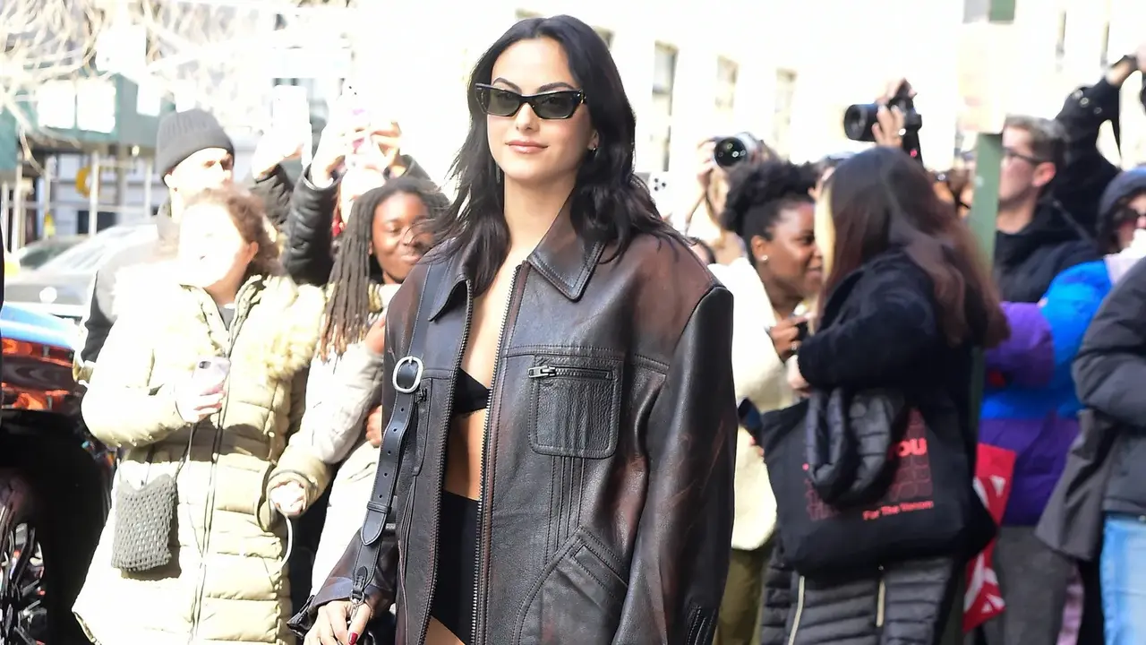 Camila Mendes di NYFW