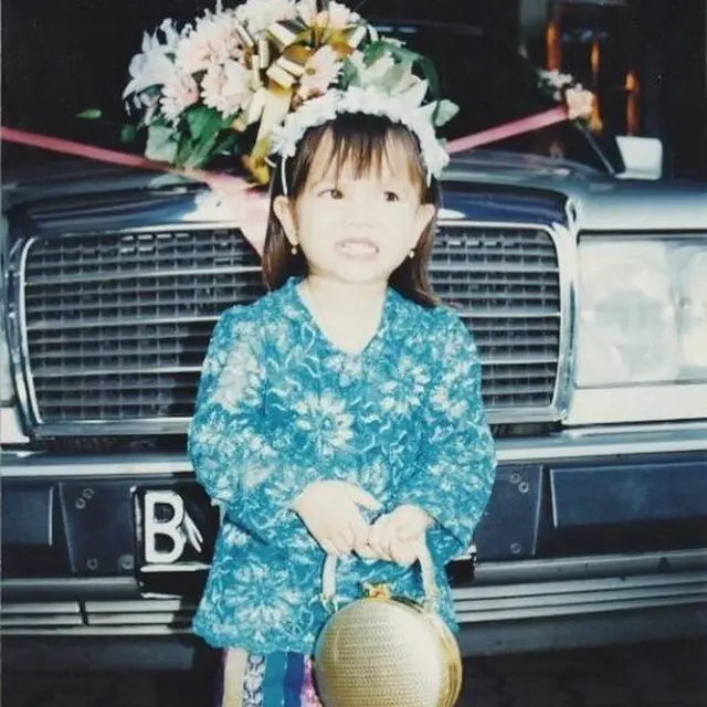 6 Potret Lawas Masa Kecil Artis saat Pakai Baju Adat,