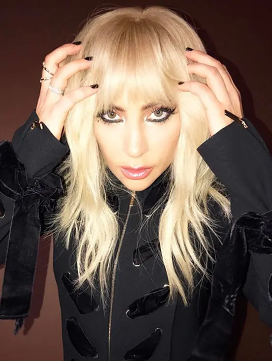 Selain itu, Lady Gaga juga kabarnya sering menderita sakit kepala hingga insomnia. Sebelumnya, Gaga pernanh menceritakan penyakitnya ini dalam film dokumenter yang mengangkat kisah hidupnya dan bertajuk Five Foot Two. (Instagram/ladygaga)