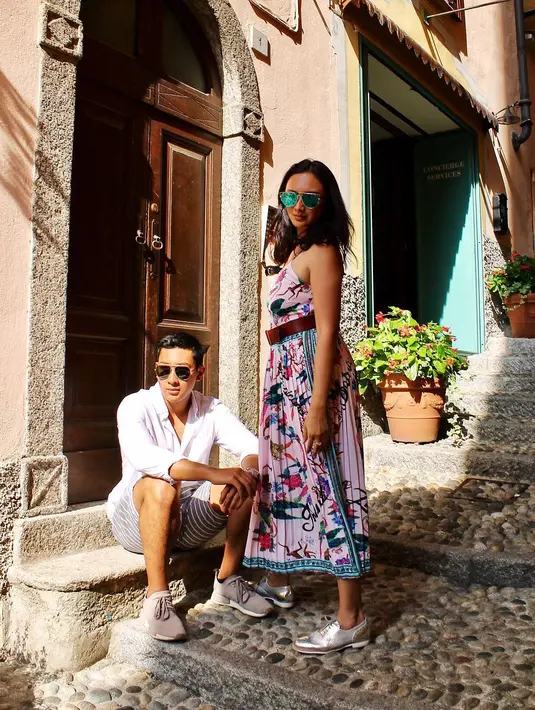 Itulah beberapa potret kebersamaan Tata Cahyani dengan putranya Dharma Mangkuluhur. Setelah cerai dengan Tommy, Tata belum menikah lagi. Beberapa tahun belakangan ini, ia menjalin hubungan dengan aktor hollywood, Robert Tonelli Jr atau akrab disapa Bobby Tonelli. [Instagram/tatacahyani]