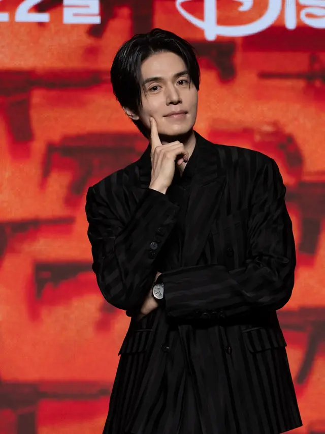 Lee Dong Wook dalam konferensi pers drakor A Shop for Killers. (Disney Plus)