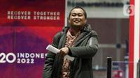 Koordinator Masyarakat Antikorupsi Indonesia (MAKI) Boyamin Saiman usai menjalani pemeriksaan di Gedung KPK, Jakarta, Selasa (17/5/2022). Boyamin Saiman diperiksa dalam kapasitas jabatan Direktur PT Bumirejo sebagai saksi terkait dugaan pencucian uang yang dilakukan Bupati Banjarnegara nonaktif, Budhi Sarwono. (Liputan6.com/Helmi Fithriansyah)