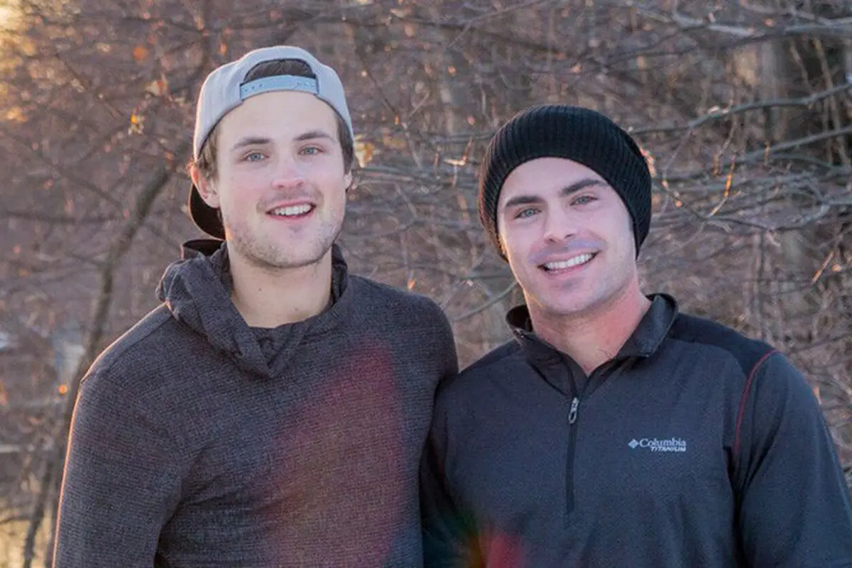 [Bintang] Zac Efron - Dylan Efron