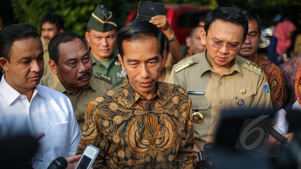 Jokowi, Ahok dan Anies Baswedan Selfie Bareng Peserta UN SMAN 2