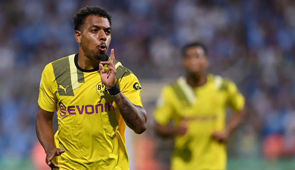 Donyell Malen tercatat menjadi salah satu penjualan tertinggi di bursa transfer musim 2021. Ia dibeli oleh Borussia Dortmund dengan harga 30 juta euro pada musim 2021. Sebelum diorbitkan PSV U-21, Malen pernah membela akademi Hollandia, Ajax, hingga Arsenal. (AFP/Christof Stache)