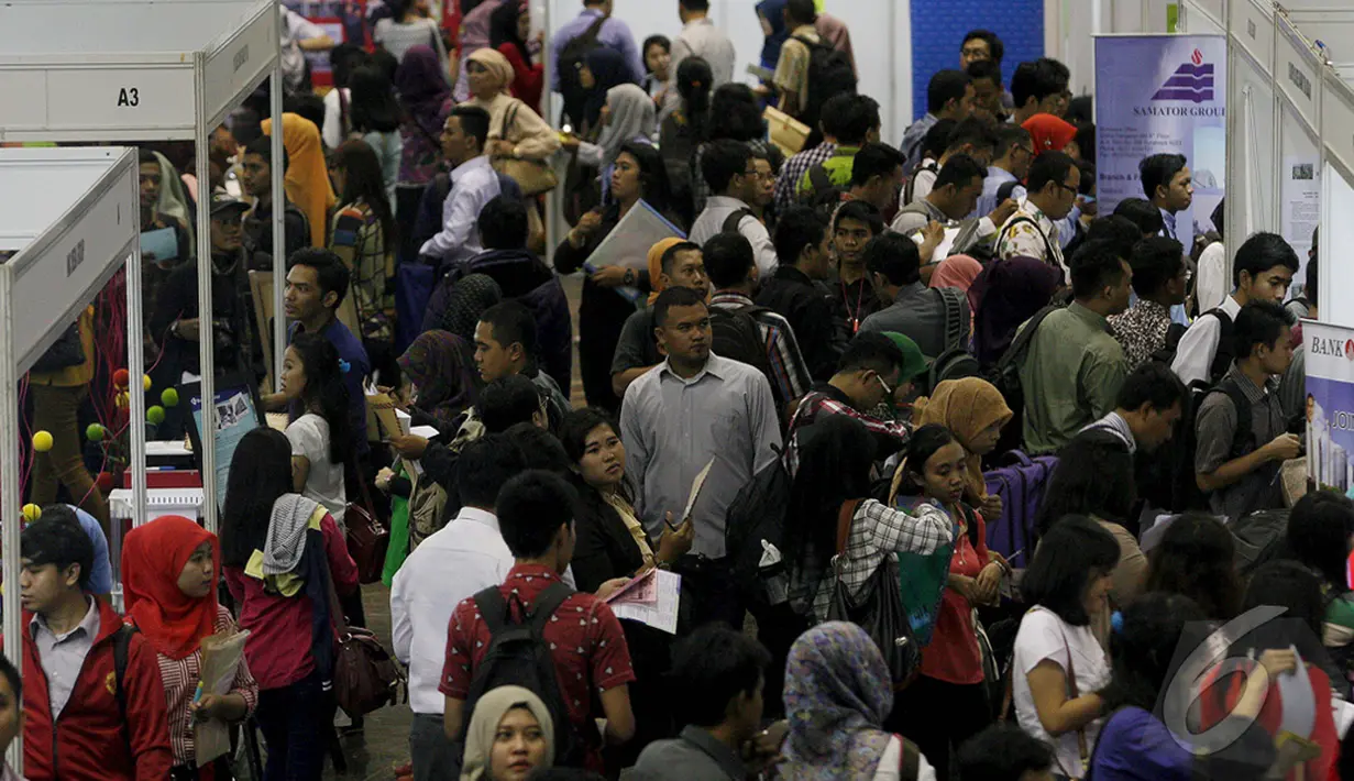 Ribuan calon pencari kerja hadiri Spectacular Job Fair, Jakarta, Selasa (6/1/2015). (Liputan6.com/Faizal Fanani)