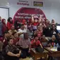 Pelapak Bukalapak Pontianak bersama Ir Marsianus SY, Kadin Operasi dan UMKM Kalimantan Barat (tengah, batik merah). Liputan6.com/Tommy Kurnia