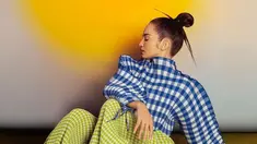 Pemilik nama lengkap Enzy Storia Leovarisa ini memang kerap menjalani pemotretan untuk sebuah produk fashion. Tak heran, jika penampilan Enzy Storia selalu tampil menawan. Terlebih, ia tampak cerah dengan busana colorful.(Liputan6.com/IG/@enzystoria)