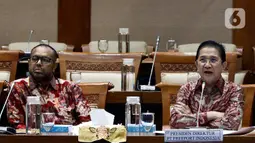 Presiden Direktur PT Freeport Indonesia Tony Wenas (kanan) mengikuti rapat dengar pendapat (RDP) dengan Komisi VII DPR RI di komplek Parlemen, Jakarta, Rabu (19/2/2020). Rapat membahas rencana kerja Freeport pascadivestasi serta mengevaluasi progres pembangunan smelter. (Liputan6.com/Johan Tallo)