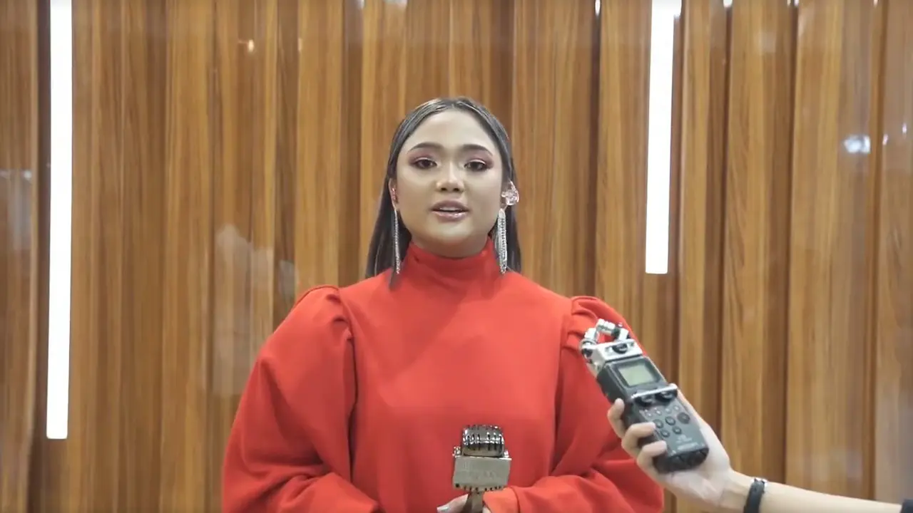 Marion Jola Meraih Penghargaan Top New Artist of The Year di Billboard Indonesia Music Awards 2020. sumberfoto: Billboard Indonesia