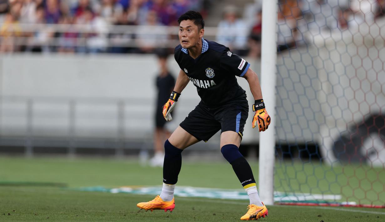 Bersama Jubilo Iwata, Eiji Kawashima seperti menemukan kembali performanya yang sempat hilang. Hingga pekan ke-24, ia mencatatkan empat kali nirbobol dan melakukan 54 kali penyelamatan dalam 20 laga, dan hanya kebobolan 28 gol. Menghuni posisi ke-18 dari 20 tim di klasemen sementara, Jubilo Iwata masih berjuang untuk menghindari zona degradasi. (J.LEAGUE)