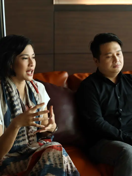 “Saya berusaha membagi waktu antara bekerja dan menjalani peran saya sebagai pribadi, istri, dan ibu anak-anak saya,” tulis Dian Sastrowardoyo dalam unggahan foto di akun Instagram pribadinya. (Nurwahyunan/Bintang.com)