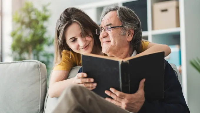 ayah dan anak perempuan