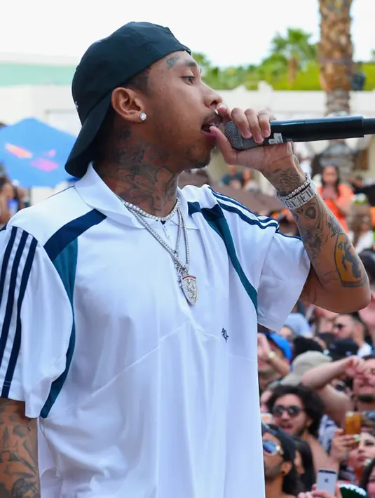 Seperti yang diketahui sejak lama Tyga memang tak bisa hidup tanpa Kylie. Kini setelah putus kabarnya Tyga memanfaatkan anak laki-lakinya, King Kairo, untuk menarik Kylie kembali ke pelukannya. (AFP/Bintang.com)